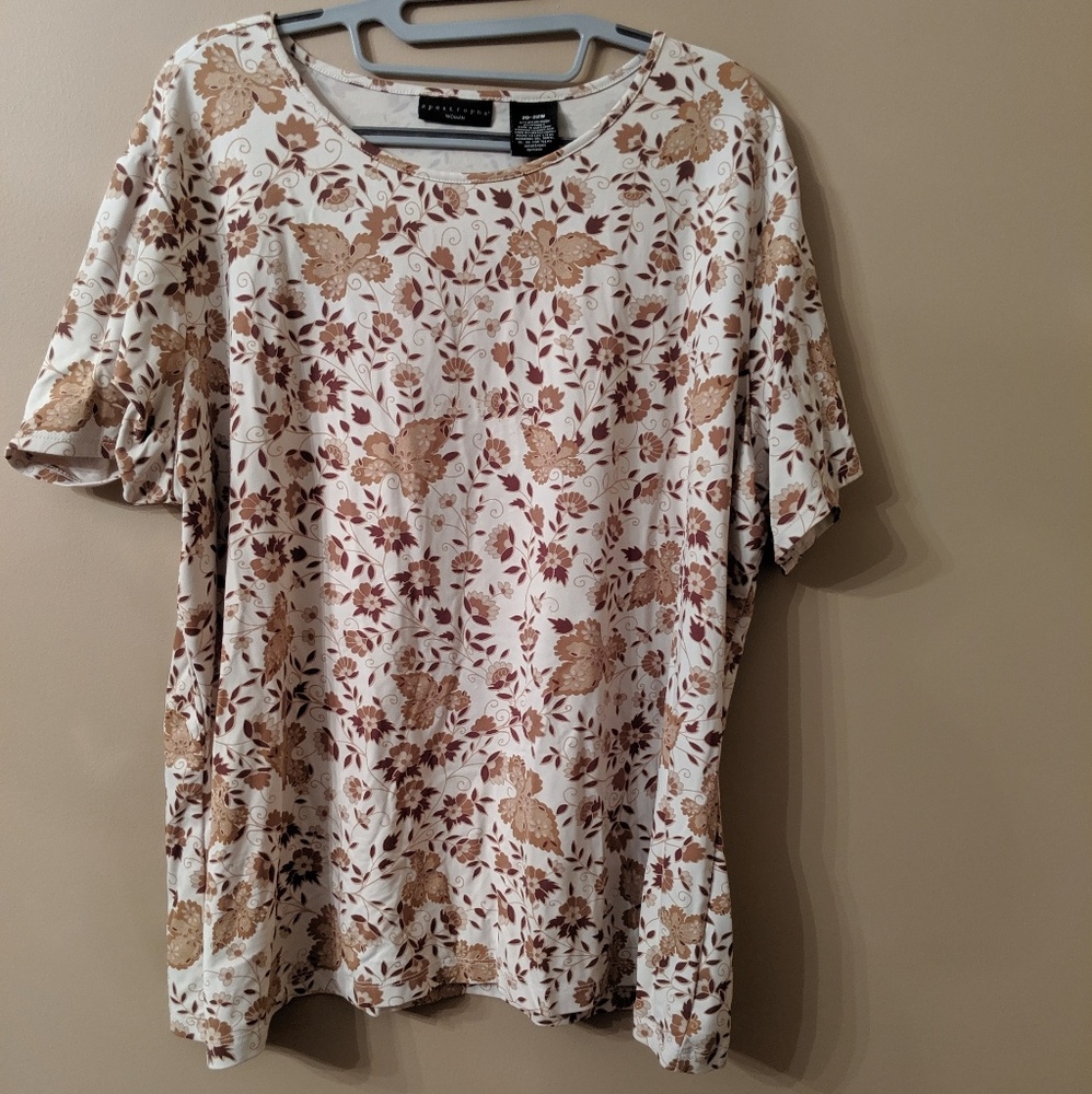NWOT-Autumn Printed Tee